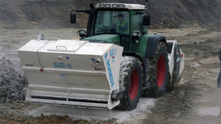 Rozsypávač pojiva – pre stabilizáciu vápnom/cementom Rozsypávač pojiva – pre stabilizáciu vápnom/cementom