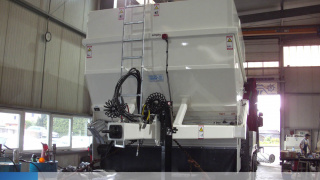 Rozsypávač pojiva – pre stabilizáciu vápnom/cementom Rozsypávač pojiva – pre stabilizáciu vápnom/cementom